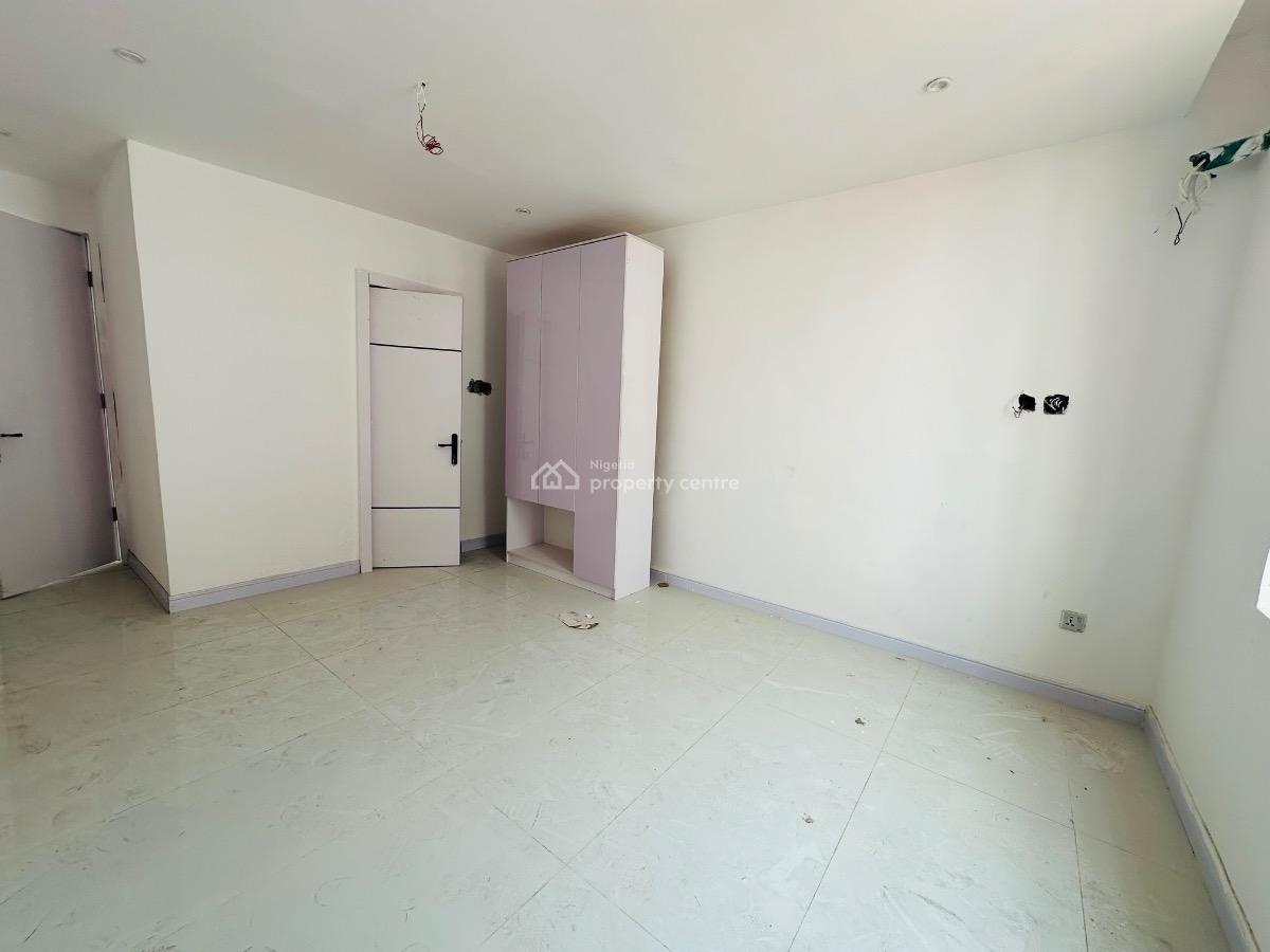 Distress 2bedroom Apartment, Ologolo, Lekki, Lagos, Flat / Apartment for Sale
