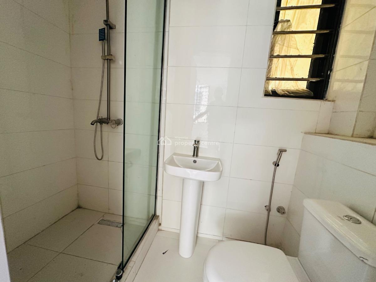 Distress 2bedroom Apartment, Ologolo, Lekki, Lagos, Flat / Apartment for Sale