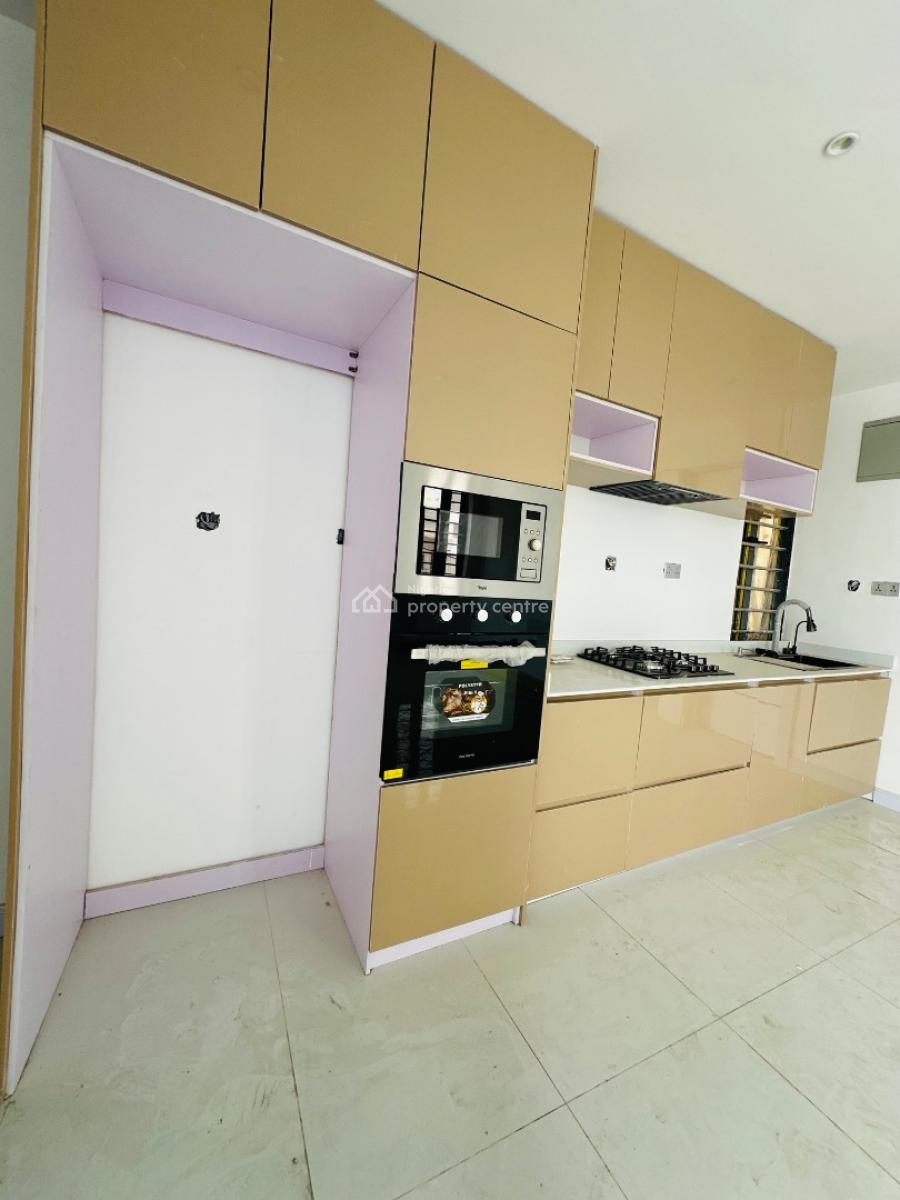 Distress 2bedroom Apartment, Ologolo, Lekki, Lagos, Flat / Apartment for Sale