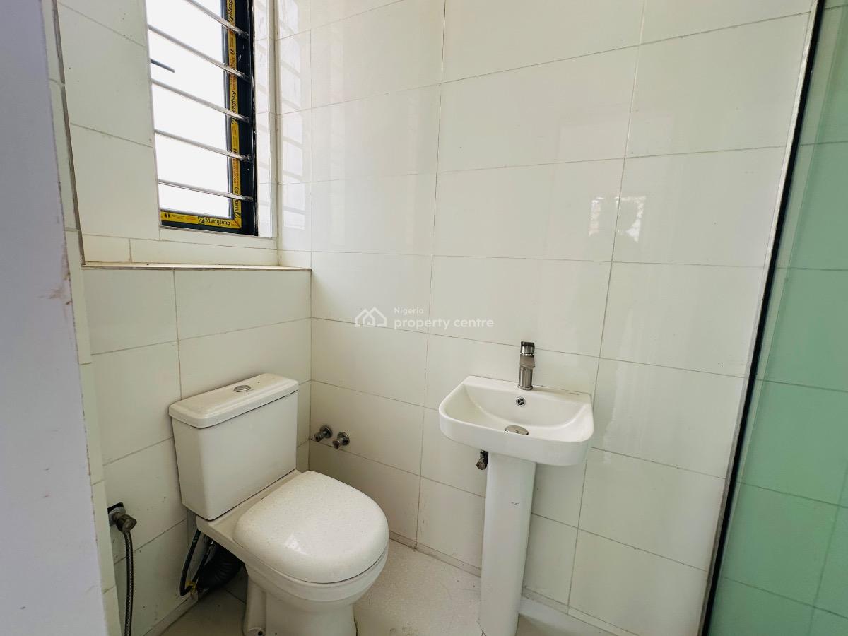 Distress 2bedroom Apartment, Ologolo, Lekki, Lagos, Flat / Apartment for Sale