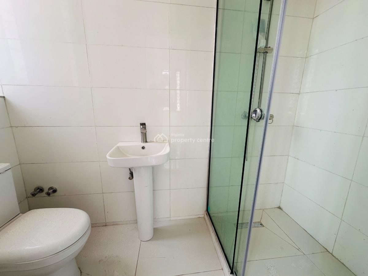 Distress 2bedroom Apartment, Ologolo, Lekki, Lagos, Flat / Apartment for Sale