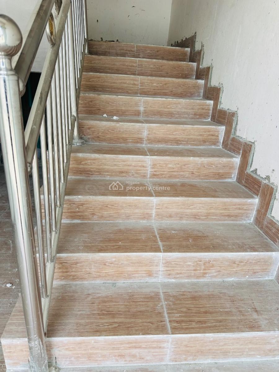 Distress 2bedroom Apartment, Ologolo, Lekki, Lagos, Flat / Apartment for Sale