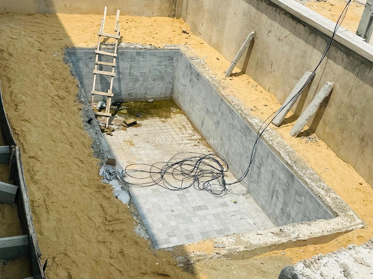 Distress 2bedroom Apartment, Ologolo, Lekki, Lagos, Flat / Apartment for Sale