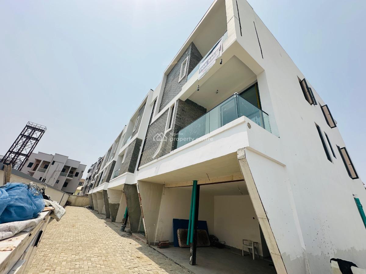 Distress 2bedroom Apartment, Ologolo, Lekki, Lagos, Flat / Apartment for Sale