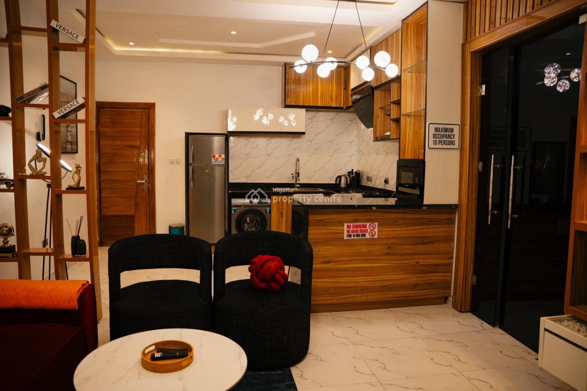 Nicely Furnished 3 Bedroom Apartment, Airport Road, Oredo, Edo, Flat / Apartment Short Let