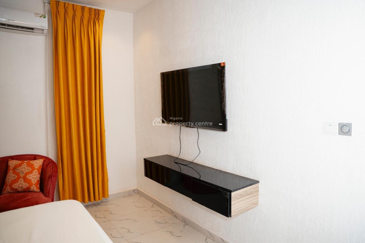 Nicely Furnished 3 Bedroom Apartment, Airport Road, Oredo, Edo, Flat / Apartment Short Let