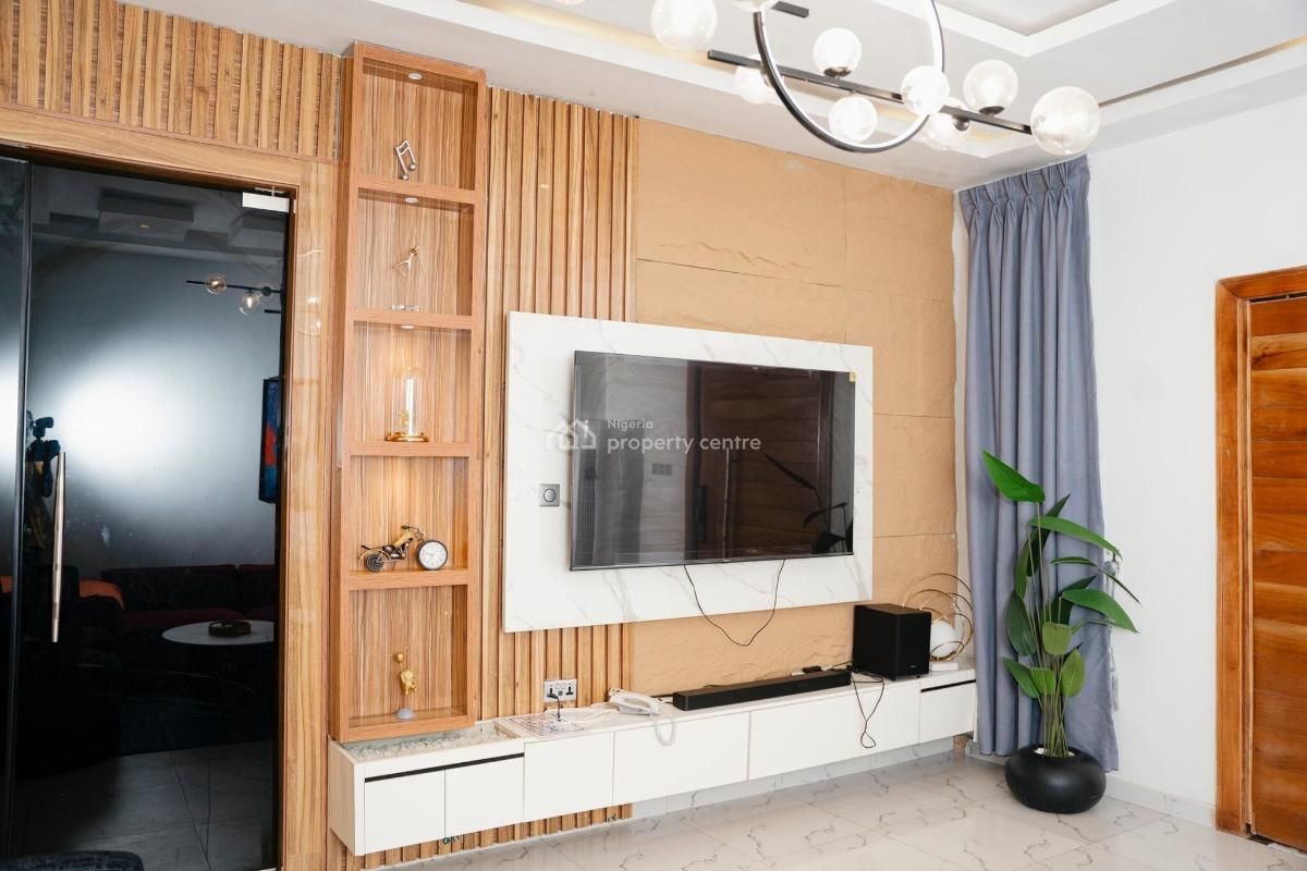 Nicely Furnished 3 Bedroom Apartment, Airport Road, Oredo, Edo, Flat / Apartment Short Let