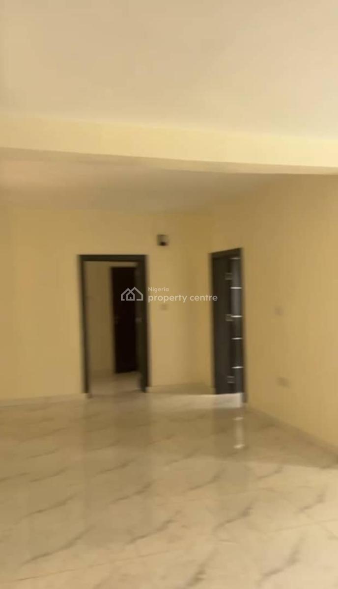 Lovely 3bedroom Flat, Oyadiran Estate, Yaba, Lagos, Flat / Apartment for Rent