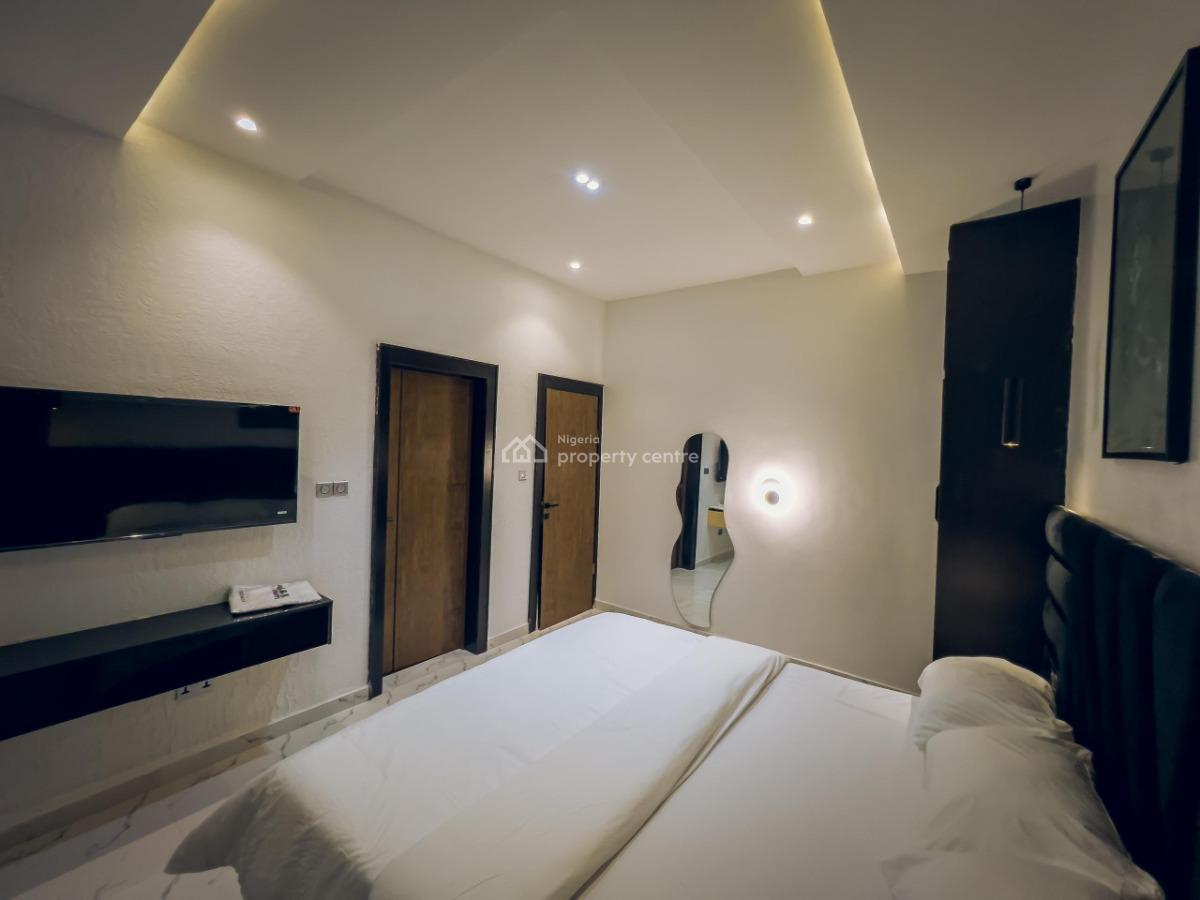 Nicely Furnished 3 Bedroom Apartment, Airport Road, Benin, Oredo, Edo, Flat / Apartment Short Let