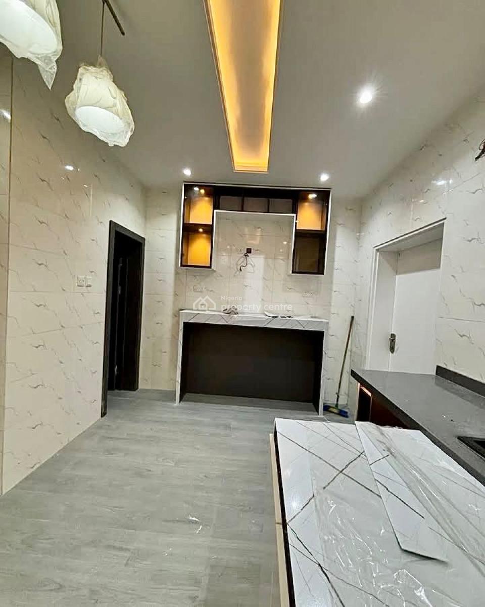 Executive 4 Bedroom Maisonette + Cinema, Lekki Phase 1, Lekki, Lagos, Flat / Apartment for Rent