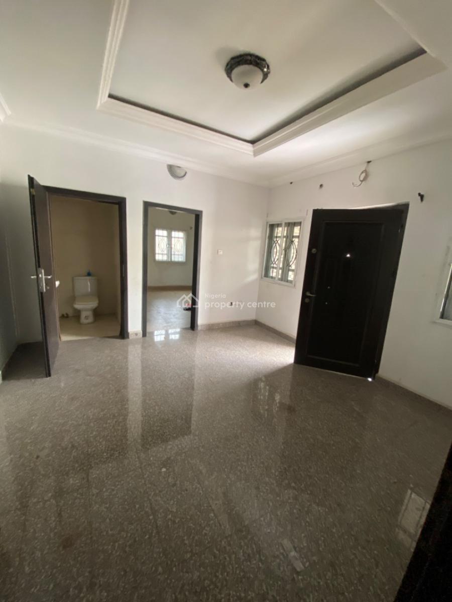 Spacious 2 Bedrooms Upstairs, Ado Road, Ado, Ajah, Lagos, Flat / Apartment for Rent