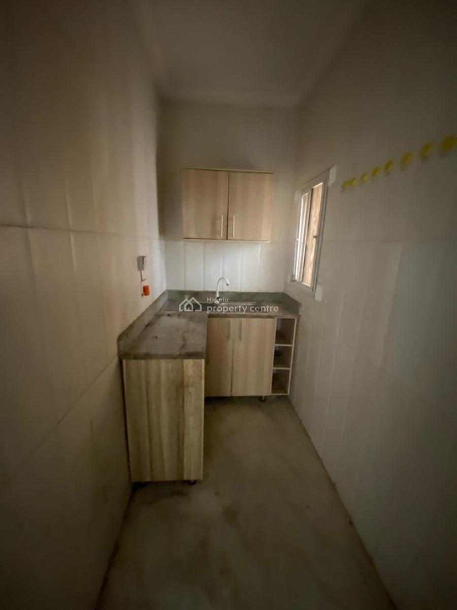 Spacious 2 Bedrooms Upstairs, Ado Road, Ado, Ajah, Lagos, Flat / Apartment for Rent