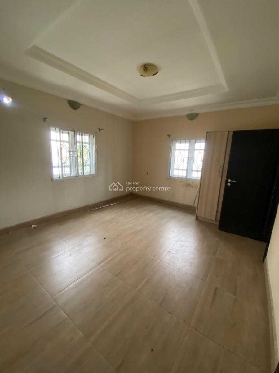Spacious 2 Bedrooms Upstairs, Ado Road, Ado, Ajah, Lagos, Flat / Apartment for Rent