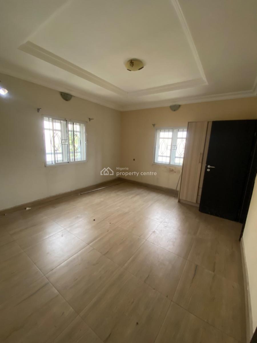 Spacious 2 Bedrooms Upstairs, Ado Road, Ado, Ajah, Lagos, Flat / Apartment for Rent