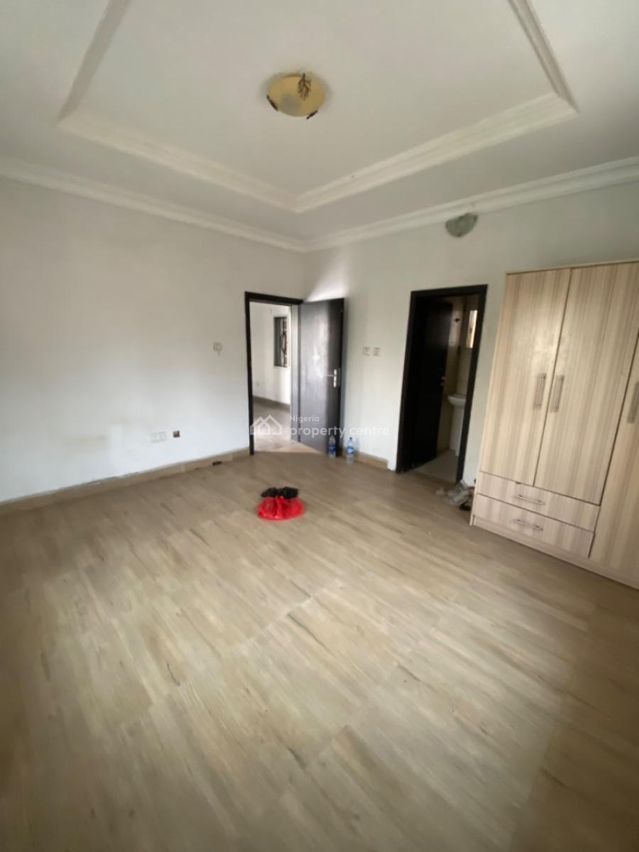 Spacious 2 Bedrooms Upstairs, Ado Road, Ado, Ajah, Lagos, Flat / Apartment for Rent