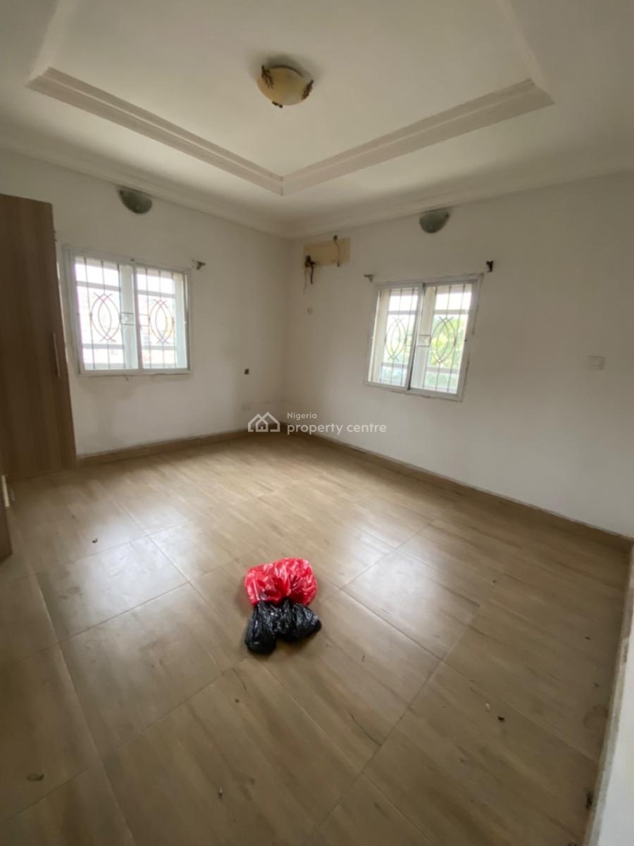 Spacious 2 Bedrooms Upstairs, Ado Road, Ado, Ajah, Lagos, Flat / Apartment for Rent