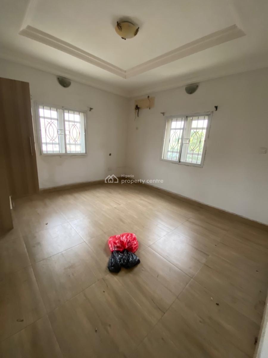 Spacious 2 Bedrooms Upstairs, Ado Road, Ado, Ajah, Lagos, Flat / Apartment for Rent