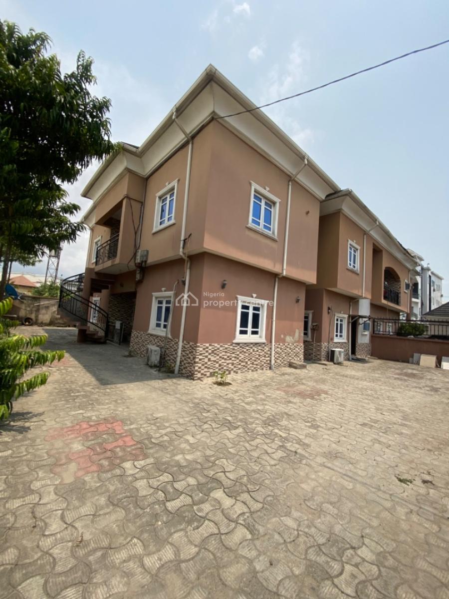 Spacious 2 Bedrooms Upstairs, Ado Road, Ado, Ajah, Lagos, Flat / Apartment for Rent