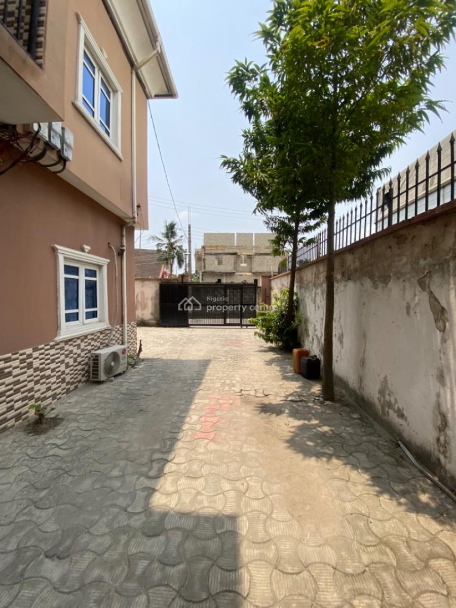 Spacious 2 Bedrooms Upstairs, Ado Road, Ado, Ajah, Lagos, Flat / Apartment for Rent