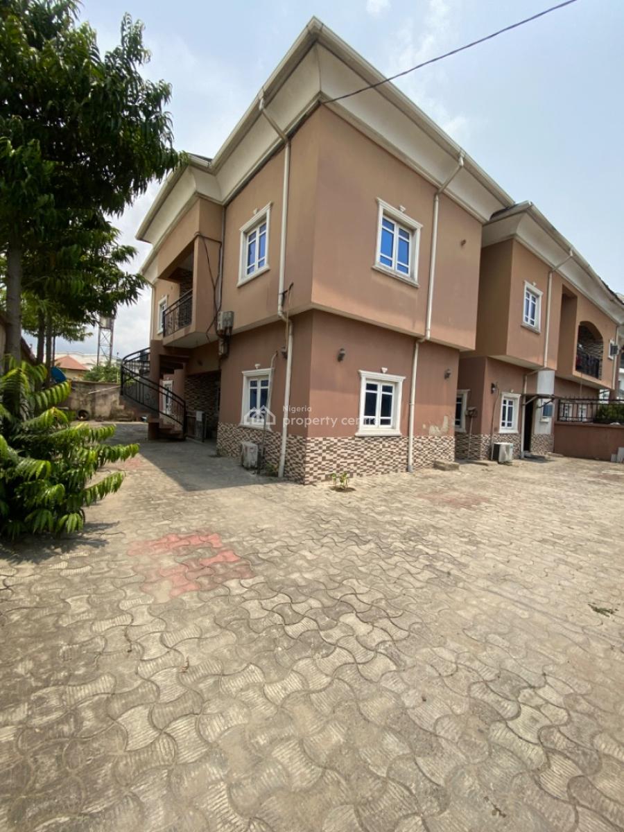 Spacious 2 Bedrooms Upstairs, Ado Road, Ado, Ajah, Lagos, Flat / Apartment for Rent