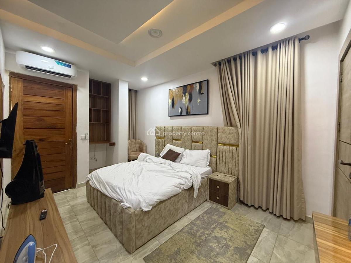 Tastefully Furnished 3 Bedroom Apartment, Lekki Phase 1, Lekki, Lagos, Flat / Apartment for Sale