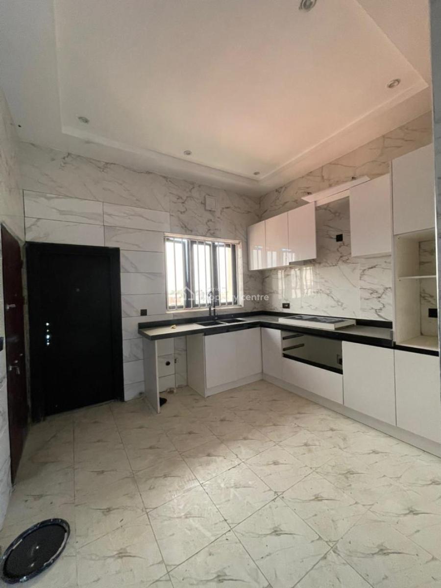 3 Bedroom Flat with Swimming Pool, Lekki Phase 1, Lekki, Lagos, Flat / Apartment for Rent