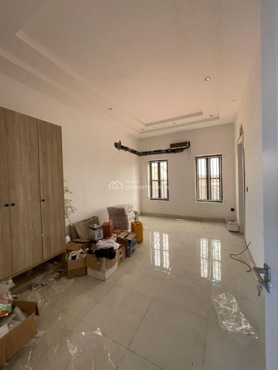 3 Bedroom Flat with Swimming Pool, Lekki Phase 1, Lekki, Lagos, Flat / Apartment for Rent