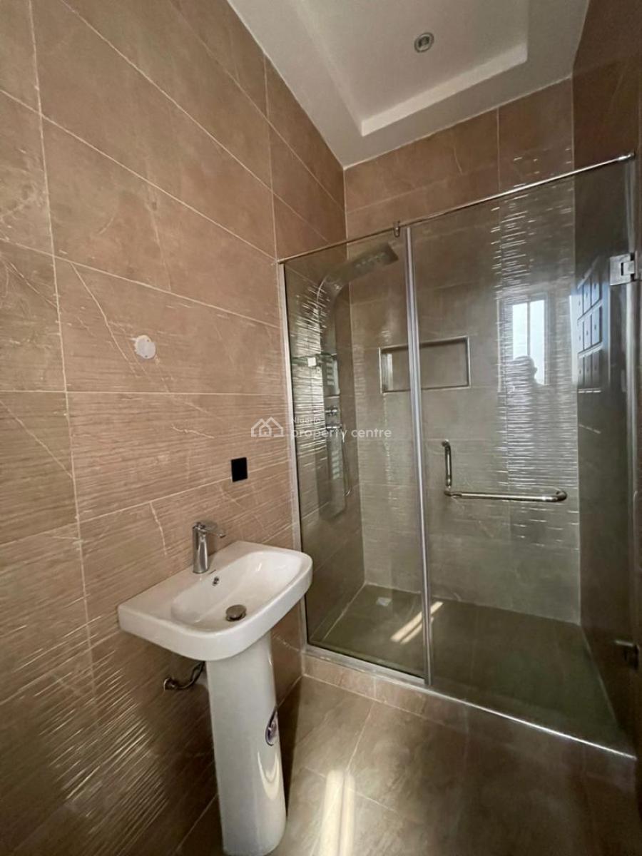 3 Bedroom Flat with Swimming Pool, Lekki Phase 1, Lekki, Lagos, Flat / Apartment for Rent