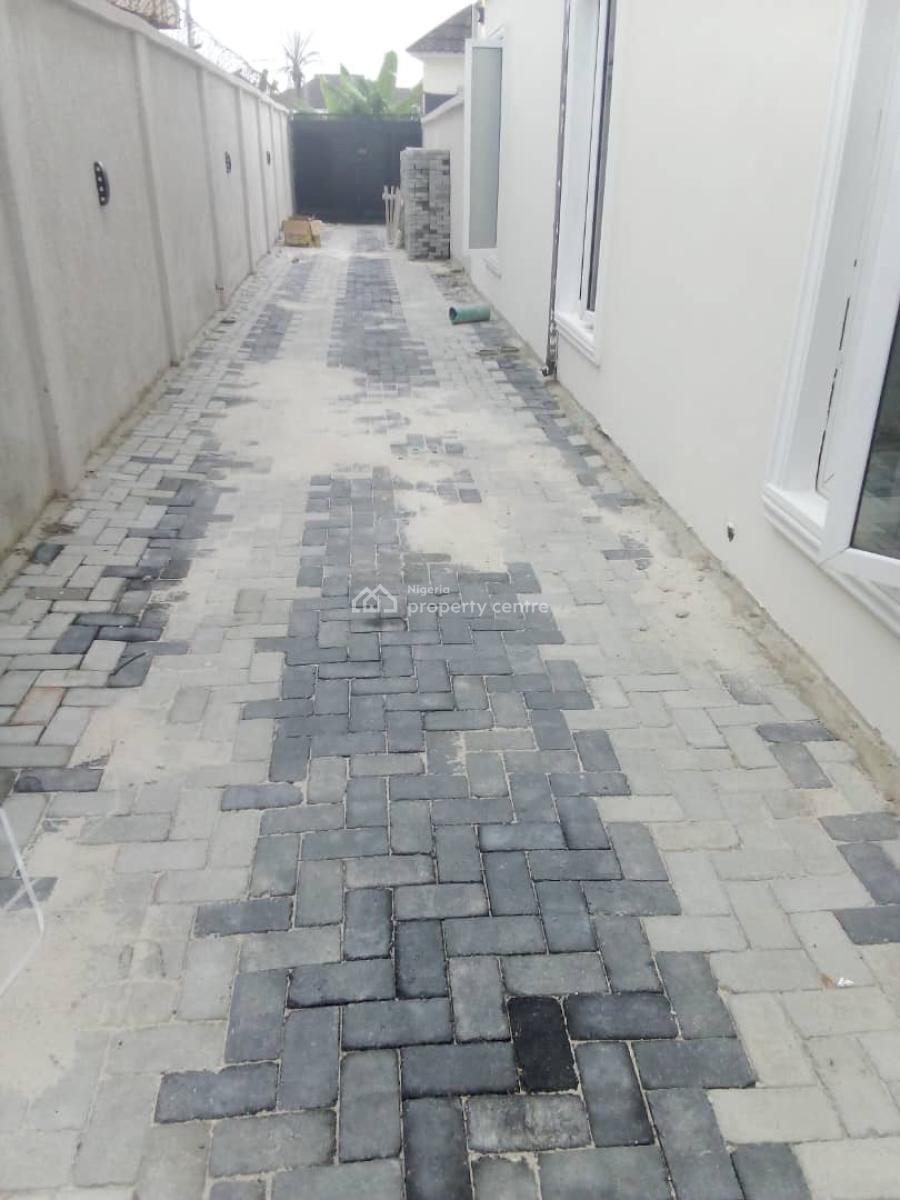 Sharp 3 Bedroom Apartment   Upstairs, Sangotedo, Ajah, Lagos, Flat / Apartment for Sale