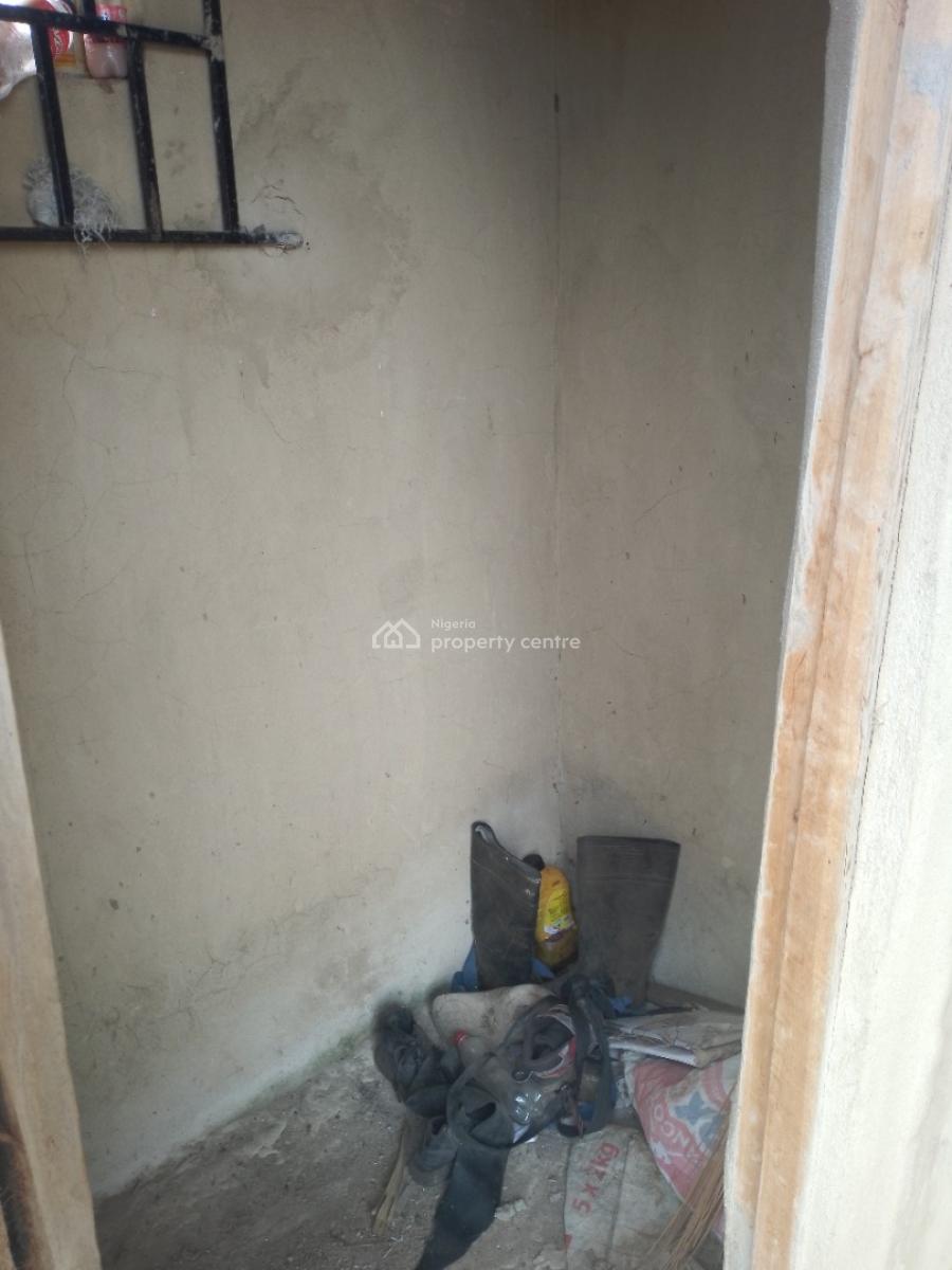 2 Bedroom Bungalow, Agunfoye Off Bayeku Road, Igbogbo, Ikorodu, Lagos, Detached Bungalow for Sale