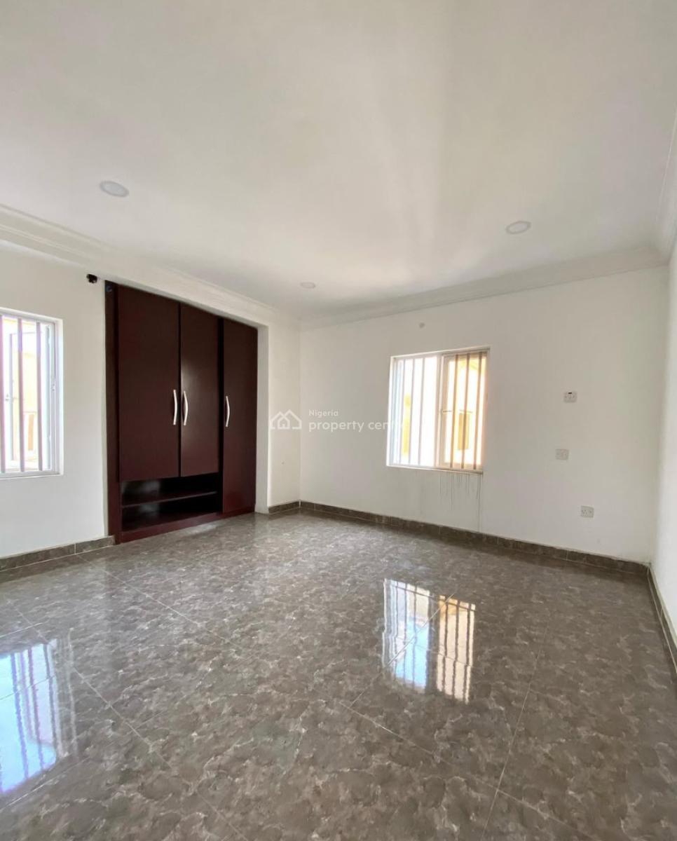 Serviced 3 Bedrooms En-suite Flat with an Enclosed Fitted Kitchen / Heat Extractor, Lekki Phase 1, Lekki, Lagos, Flat / Apartment for Rent