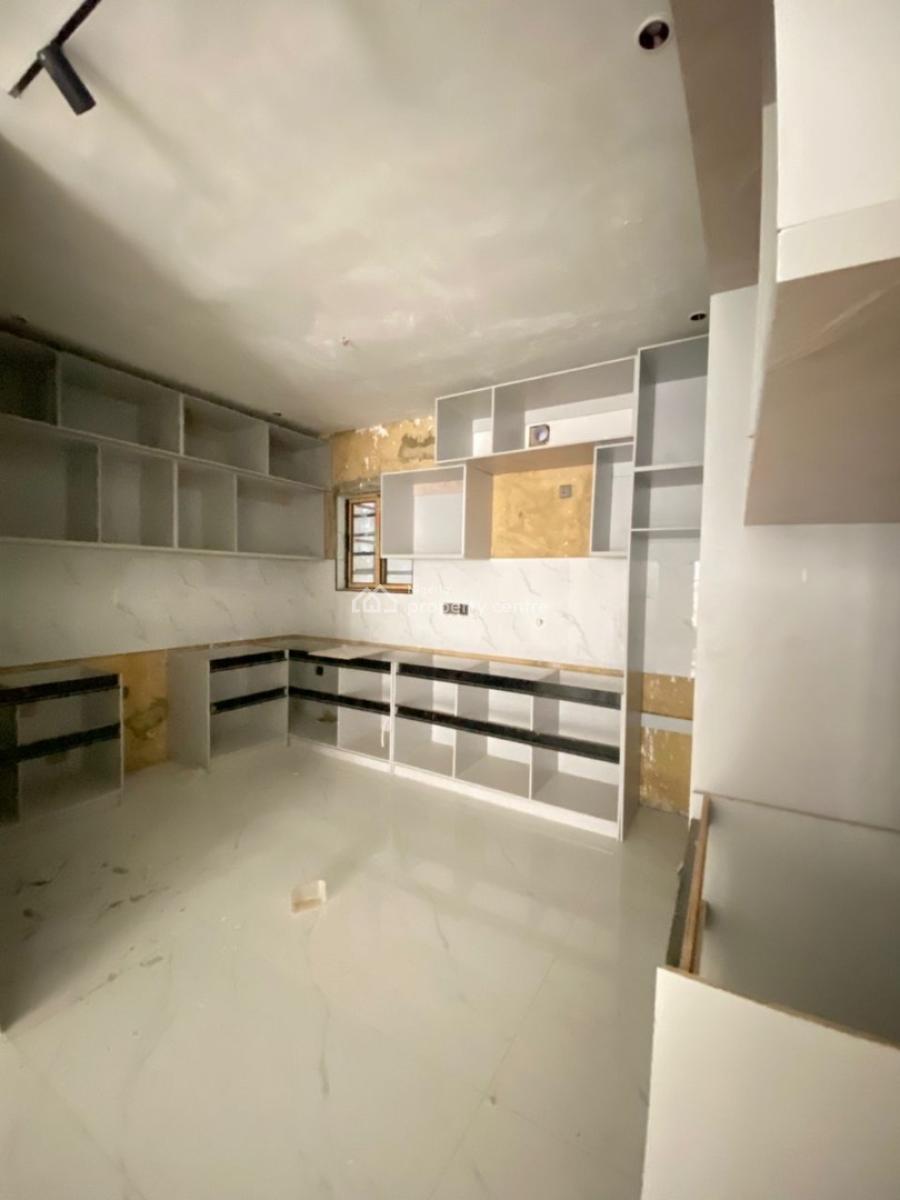 a Neat 2 Bedroom Apartment, Lekki Phase 1, Lekki, Lagos, Flat / Apartment for Sale