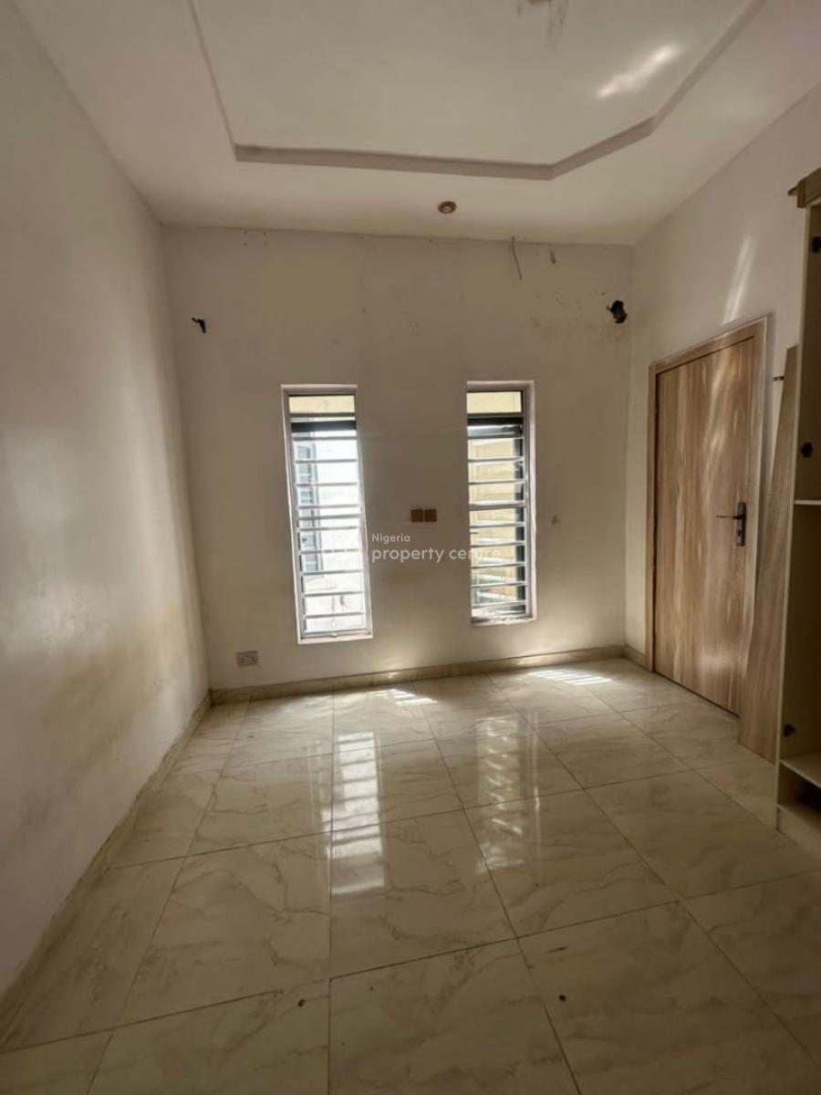 Semi Master Bedroom Upstairs, Orchid Road Before The Roundabout, Lekki, Lagos, Flat / Apartment for Rent