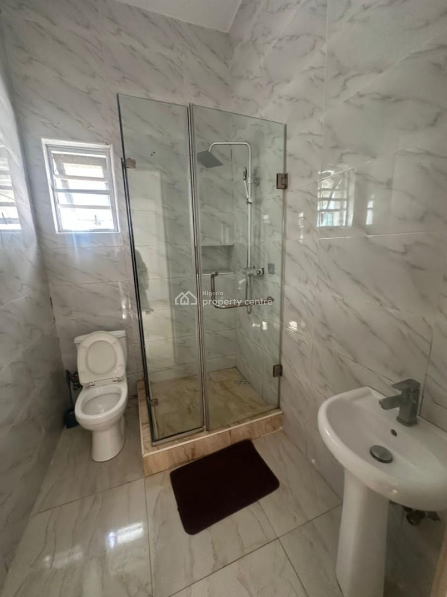 Semi Master Bedroom Upstairs, Orchid Road Before The Roundabout, Lekki, Lagos, Flat / Apartment for Rent