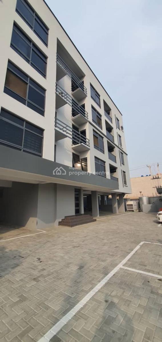 Newly Built and Serviced 3 Bedroom with a Bq, Lekki Phase 1, Lekki, Lagos, Flat / Apartment for Rent