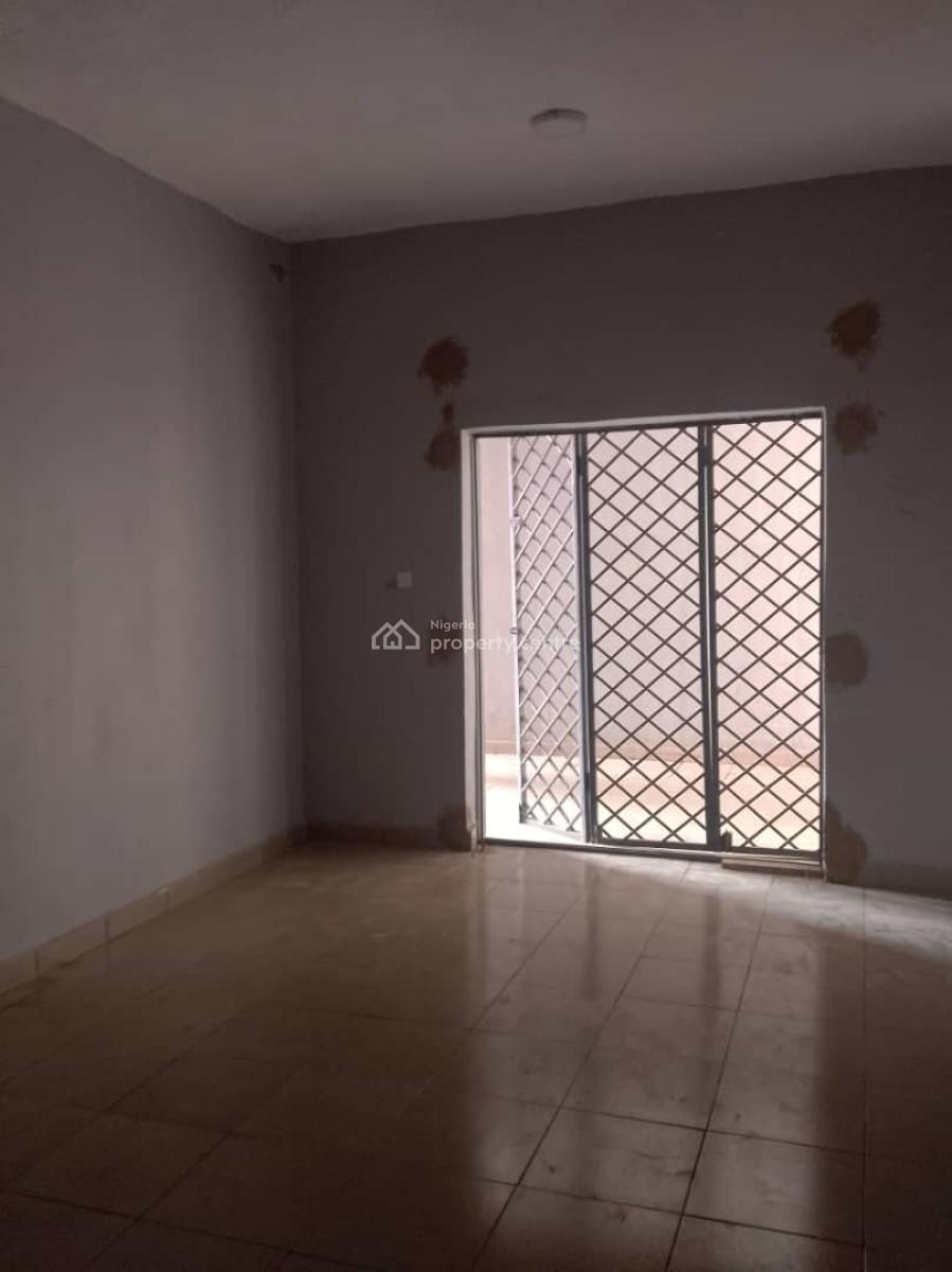 Spacious Plaza Shop, 3rd Avenue, Gwarinpa, Abuja, Shop for Rent