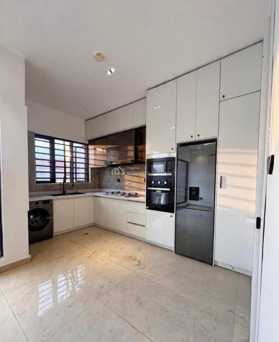 Fully Serviced 2 Bedroom Apartment with Bq, Lekki Phase 1, Lekki Phase 1, Lekki, Lagos, Block of Flats for Sale