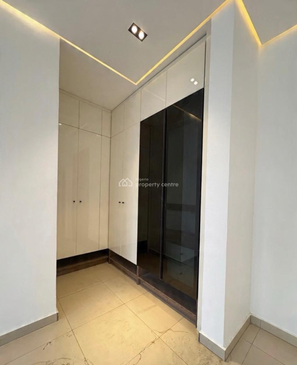 Fully Serviced 2 Bedroom Apartment with Bq, Lekki Phase 1, Lekki Phase 1, Lekki, Lagos, Block of Flats for Sale