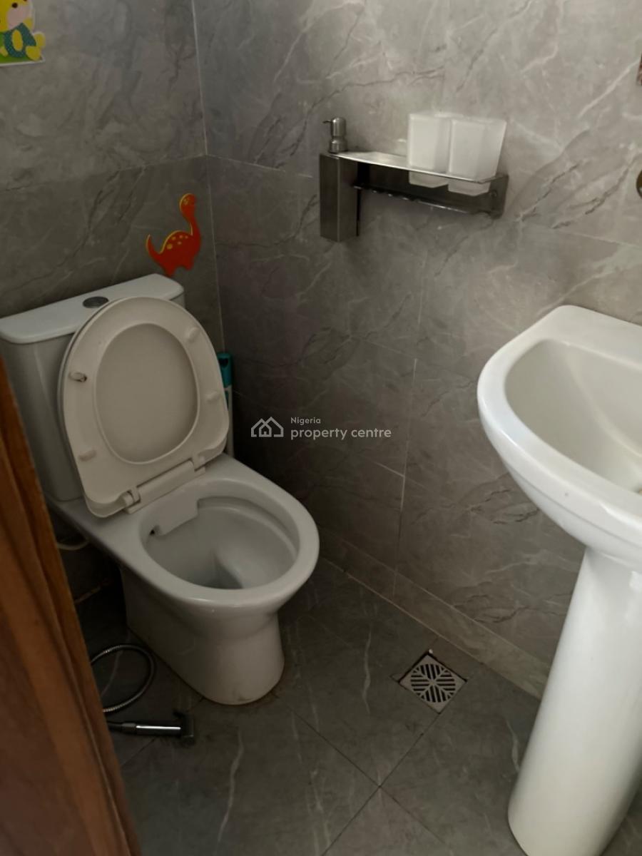 3 Bedroom Apartment, Gra Phase 2, Magodo, Lagos, Flat / Apartment for Rent