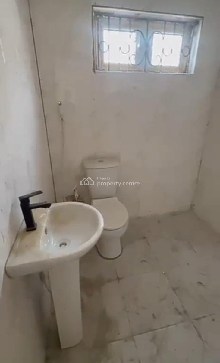 Semi Masters Bedroom Inside a Shared Apartment{ Video}, Lekki Gardens Phase 4 @ General Paint/ Pepperoni, Ajah, Lagos, Self Contain (single Rooms) for Rent