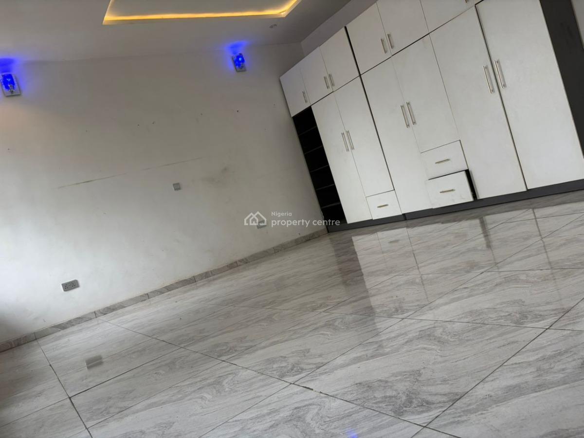 Clean and Spacious Master Bedroom in an Estate, Lekki, Lagos, Flat / Apartment for Rent