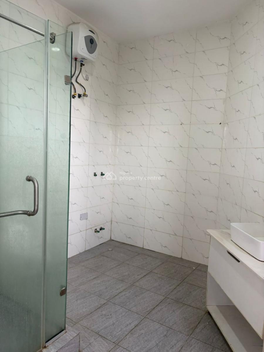 Clean and Spacious Master Bedroom in an Estate, Lekki, Lagos, Flat / Apartment for Rent