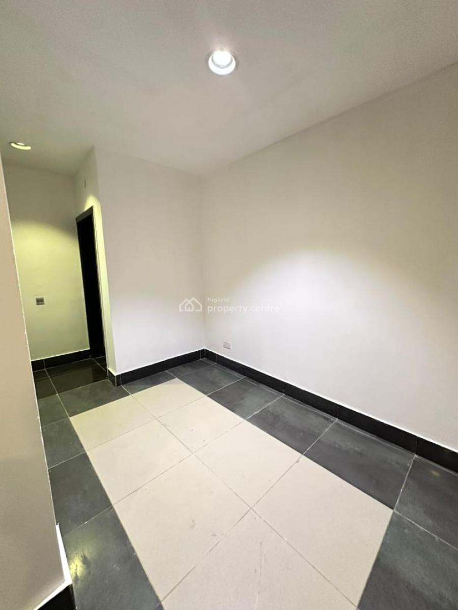 Well Maintained Spacious 2-bedroom Serviced Apartment, in a Secured Estate at Lekki Right Behind Pinnacle Filling Station, Lekki Phase 1, Lekki, Lagos, Flat / Apartment for Rent