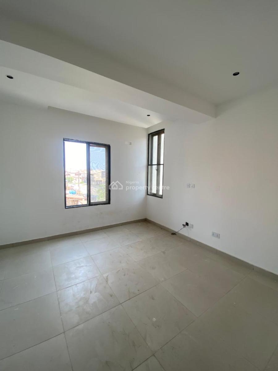 Well Detailed 2 Bedrooms Apartment with All Rooms Ensuite, Lekki Phase 1, Lekki, Lagos, Flat / Apartment for Sale