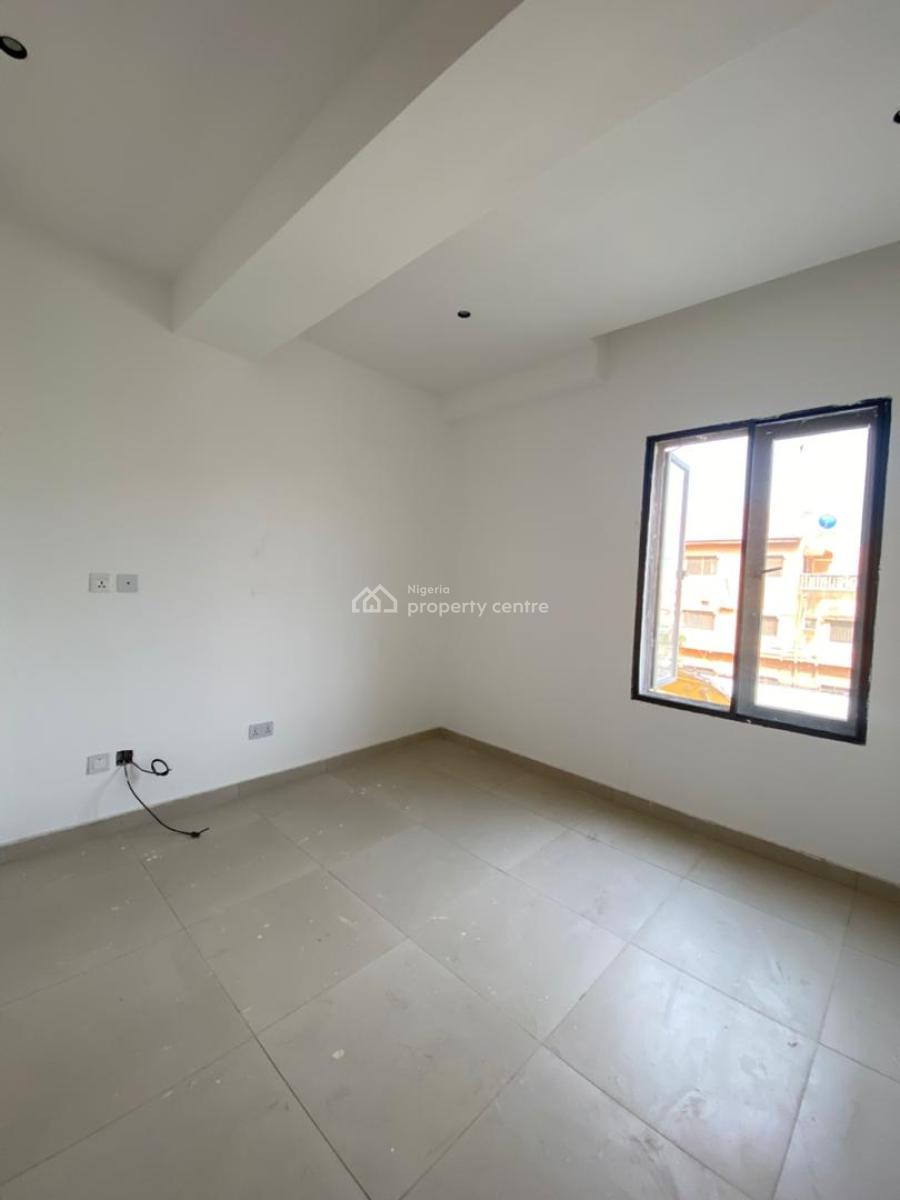 Well Detailed 2 Bedrooms Apartment with All Rooms Ensuite, Lekki Phase 1, Lekki, Lagos, Flat / Apartment for Sale