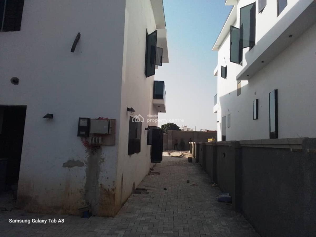 4 Bedrooms Detached in a Mini Estate, Opposite Suncity and Sunnyville, Duboyi, Abuja, Detached Duplex for Sale