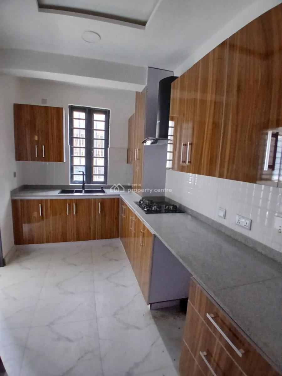 Well-finished and Serviced 2 Bedroom En-suite Flat with an Enclosed Fi, Lekki Phase 1, Lekki, Lagos, Flat / Apartment for Sale