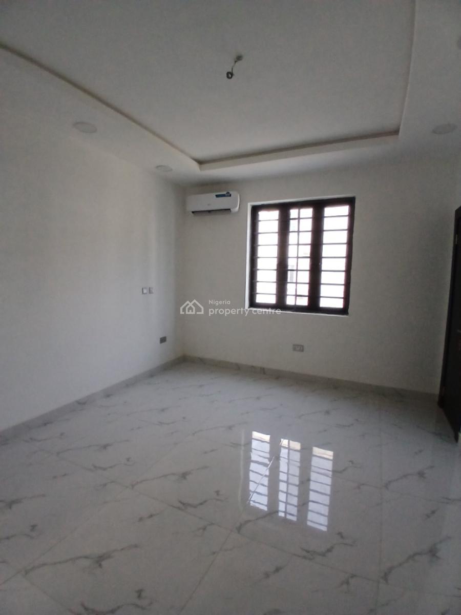 Well-finished and Serviced 2 Bedroom En-suite Flat with an Enclosed Fi, Lekki Phase 1, Lekki, Lagos, Flat / Apartment for Sale