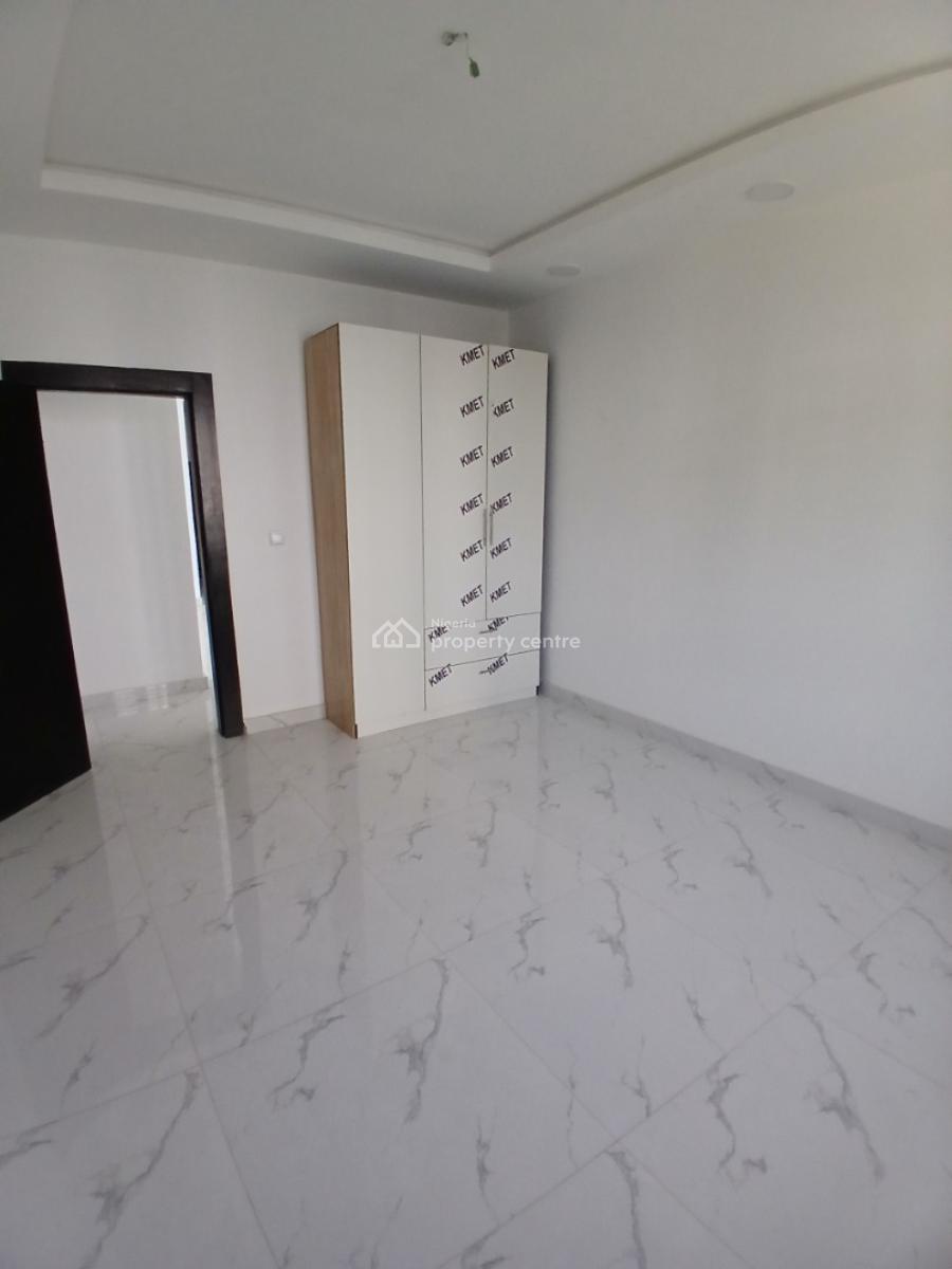 Well-finished and Serviced 2 Bedroom En-suite Flat with an Enclosed Fi, Lekki Phase 1, Lekki, Lagos, Flat / Apartment for Sale