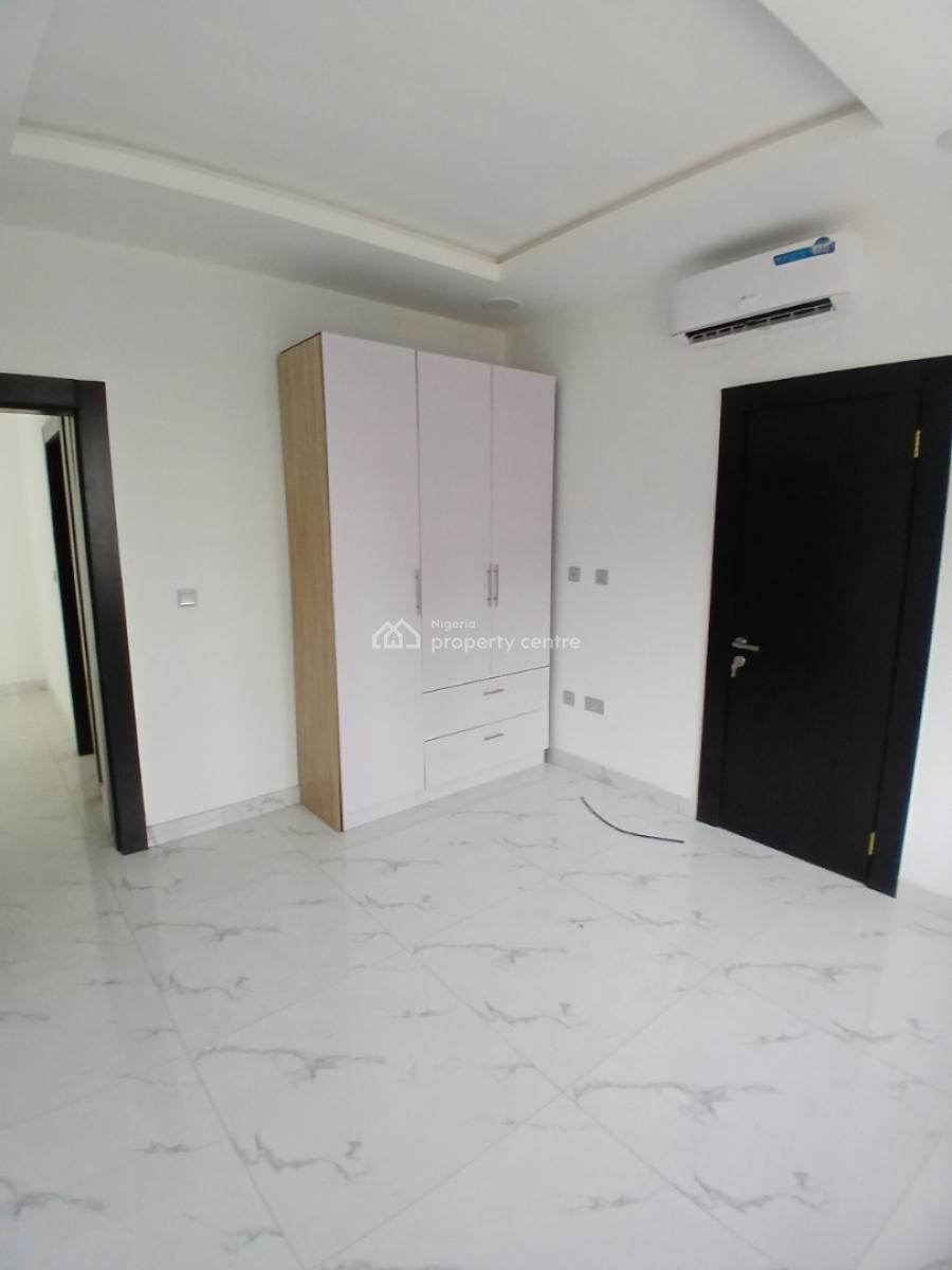 Well-finished and Serviced 2 Bedroom En-suite Flat with an Enclosed Fi, Lekki Phase 1, Lekki, Lagos, Flat / Apartment for Sale